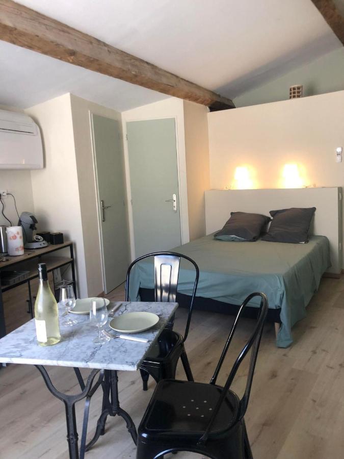 Arles: Studio De La Place Eksteriør billede